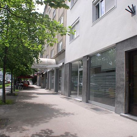 Apartment Red Square Ljubljana Exteriör bild